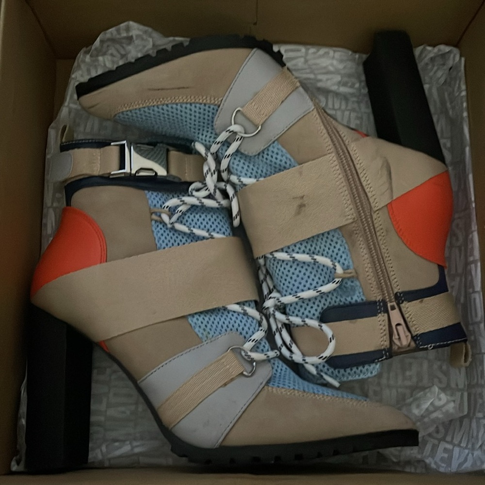 Steve Madden Booties - Picture 2 of 7